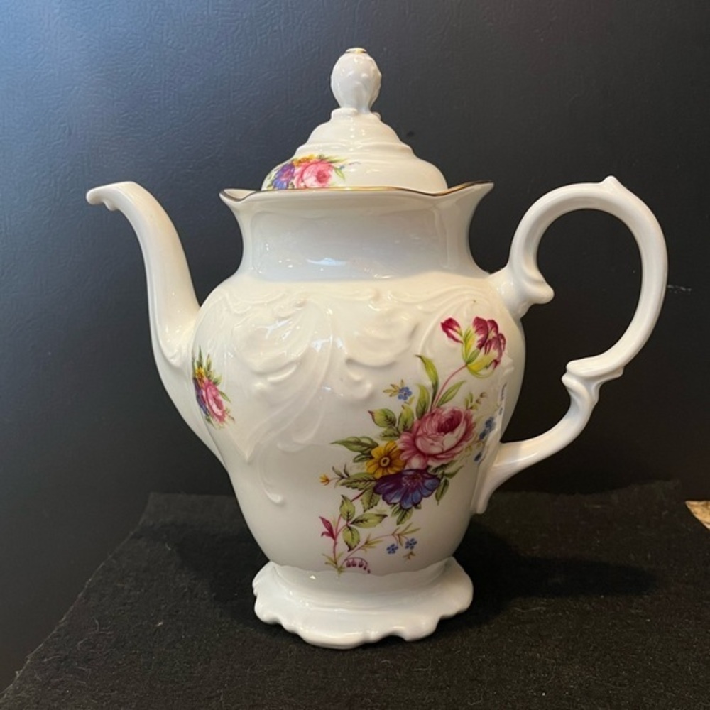 Vintage Royal Kent Floral White Porcelain Teapot Made in Poland 6 cup